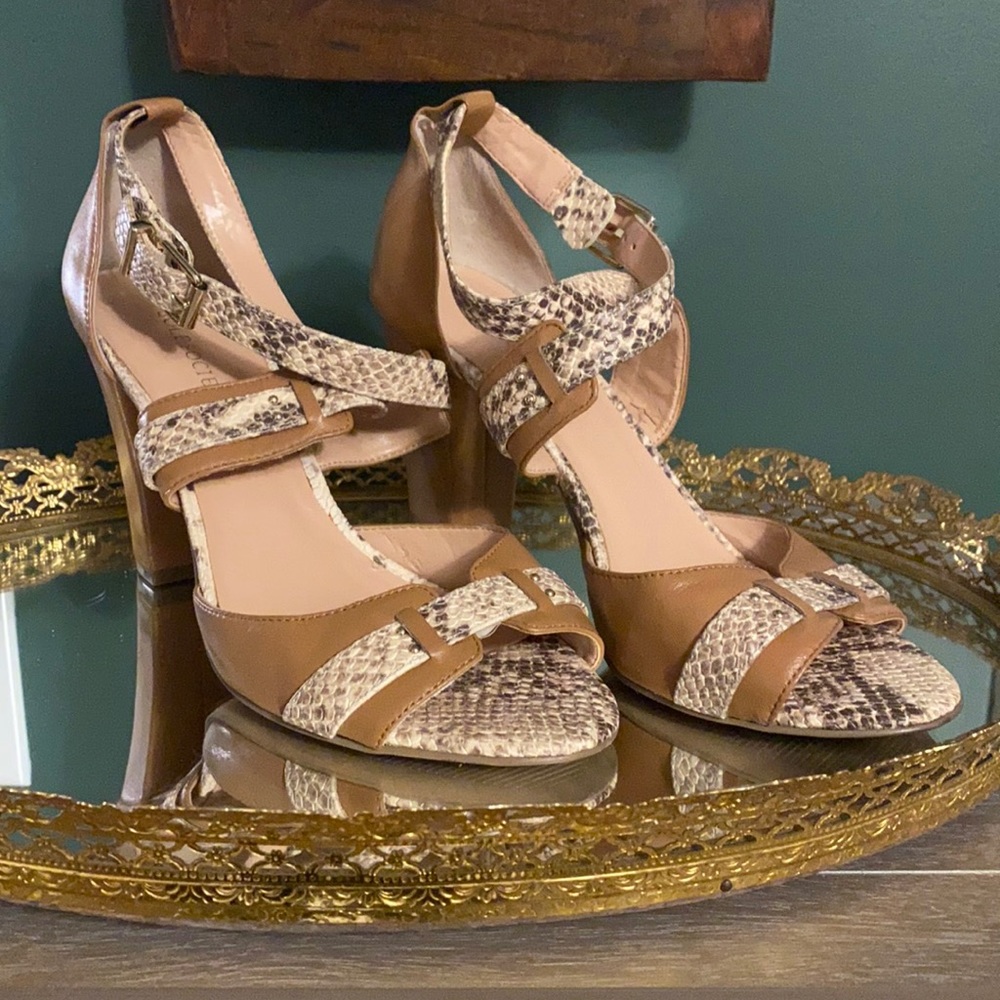 Sole Society women’s 7.5 tan snakeskin heels